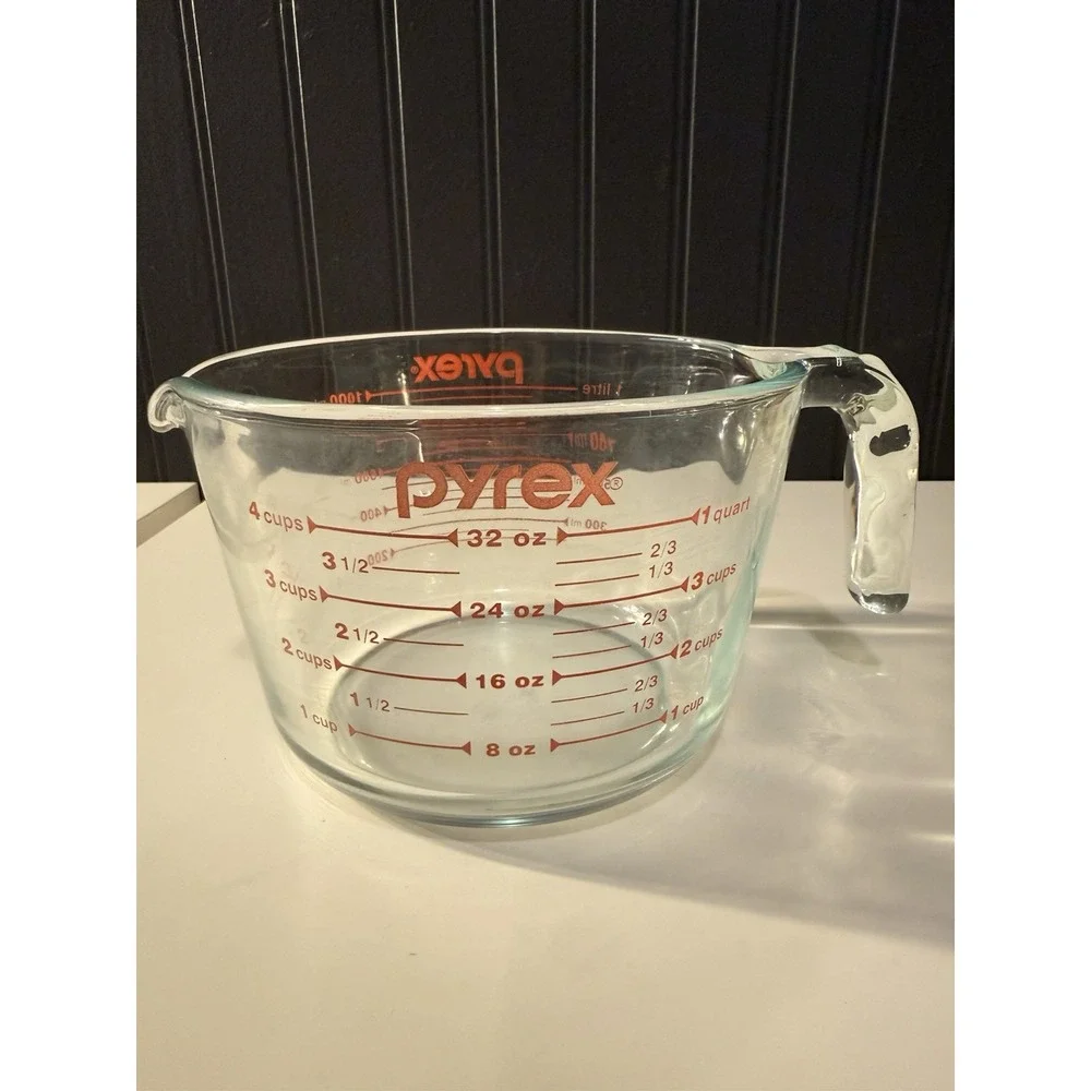 Vintage Pyrex 4-Cup / 1-Quart Glass Measuring Cup – Red Markings